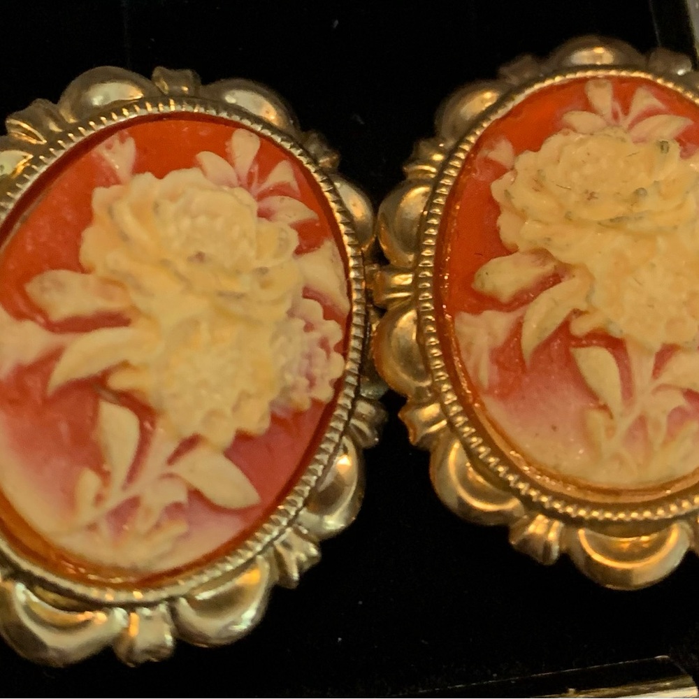Vintage Floral Cameo Clip On Earrings